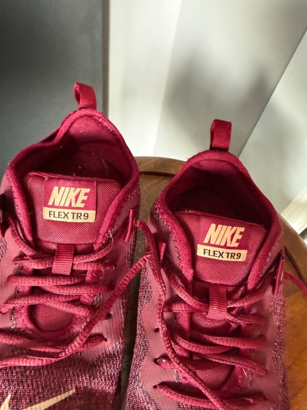 Nike Flex TR9 Women's Training Shoes Size 8 Burgundy Rose Gold Athletic Sneakers - Picture 2 of 8